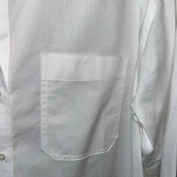 Banana Republic Womans white oversized button down shirt. - Picture 3 of 5